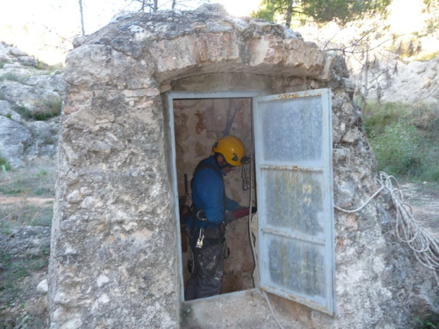 ESCALERA ACCESO POZO AGULLENT