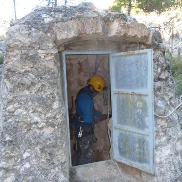 ESCALERA ACCESO POZO AGULLENT