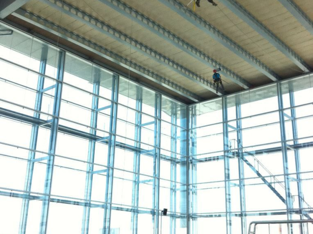 HUMEDADES EN LA TERMINAL NUEVA DEL AEROPUERTO DEL ALTET.