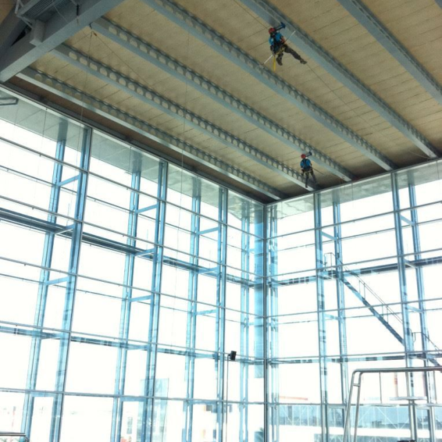 HUMEDADES EN LA TERMINAL NUEVA DEL AEROPUERTO DEL ALTET.