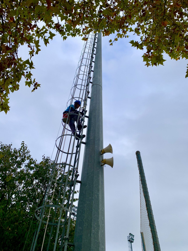 Líneas de vida verticales sobre torre