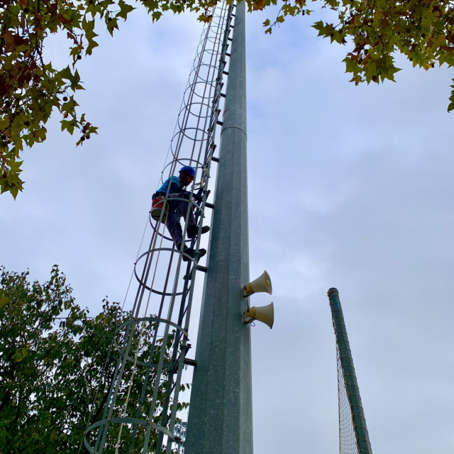 Líneas de vida verticales sobre torre
