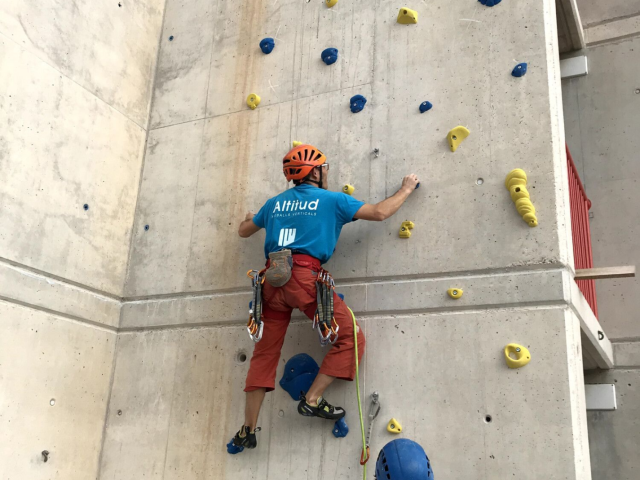 MONTAJE ROCODROMO PARQUE DE BOMBEROS DE SAN VICENTE DEL RASPEIG
