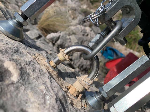 El anclaje no supea la prueba de carga por lo que sera sustituido.