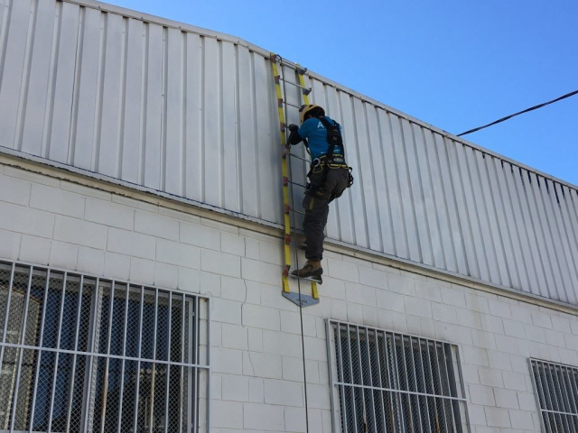 TEST ESCALERAS FLEXIBLES DE IVERNA 2000